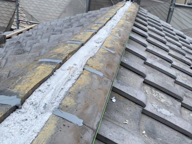 稲美町で棟積み直しにおけるモルロック土台成型